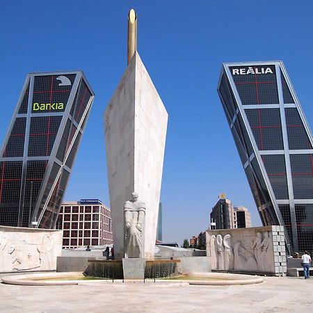 Atico Puerta De Europa Madri Exterior foto