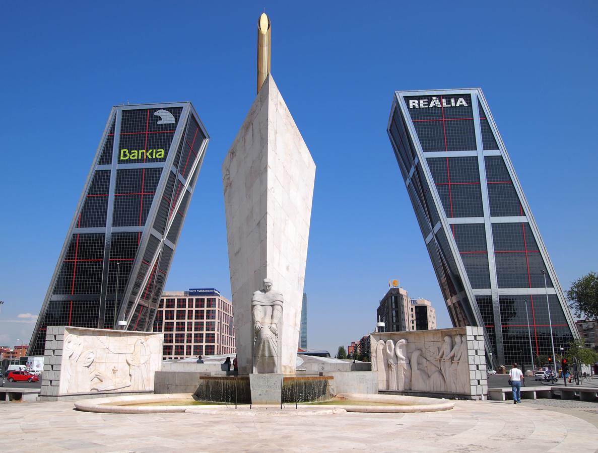 Atico Puerta De Europa Madri Exterior foto